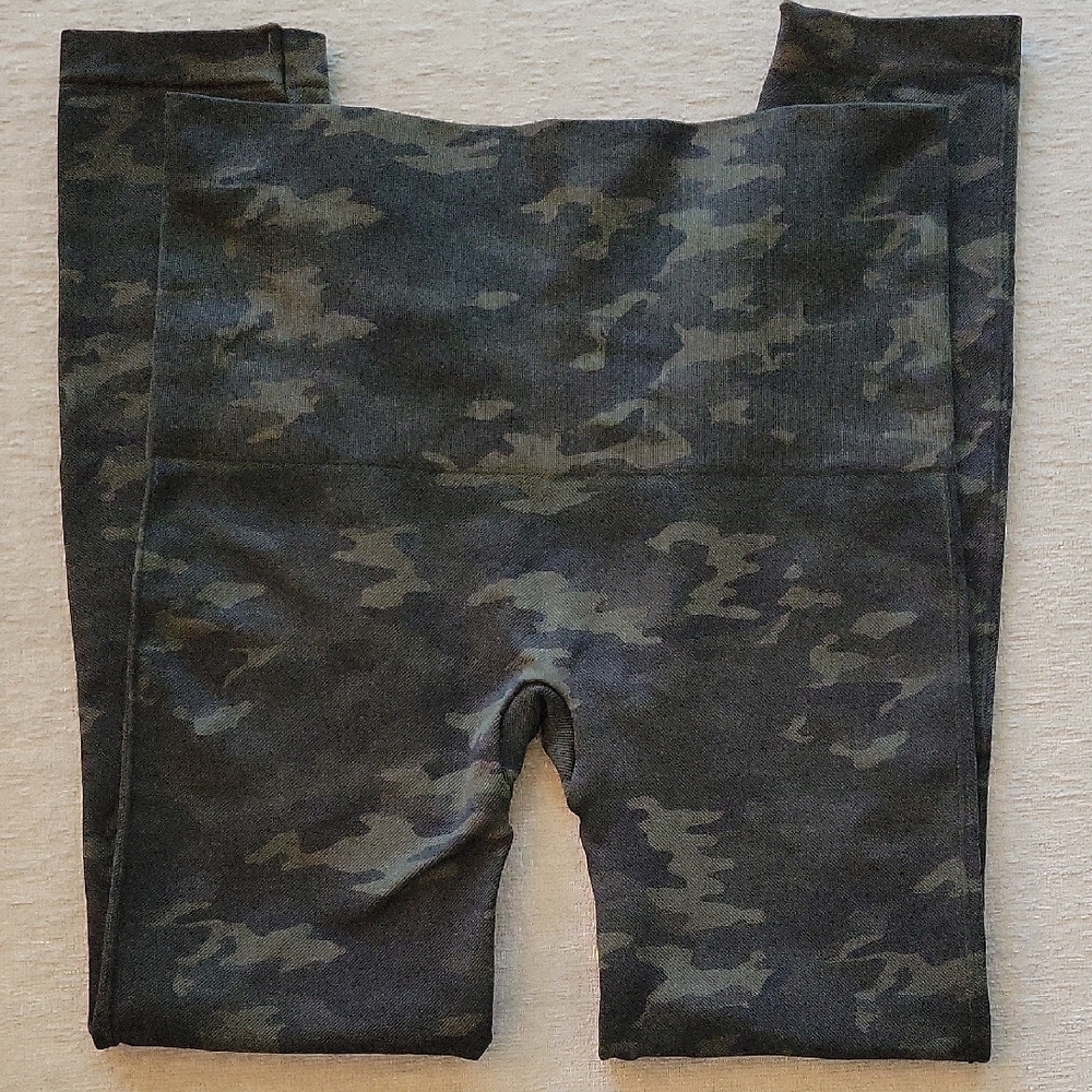 SPANX Black and Green Camouflage Leggings Size XL